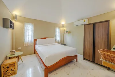 Queen Room with Garden View — Perennial Resort